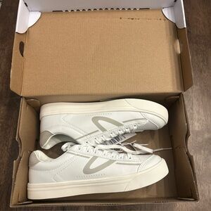 Tretorn “Serve” Women’s Lightweight Sneaker (White/Grey) - NEW Size US: 7